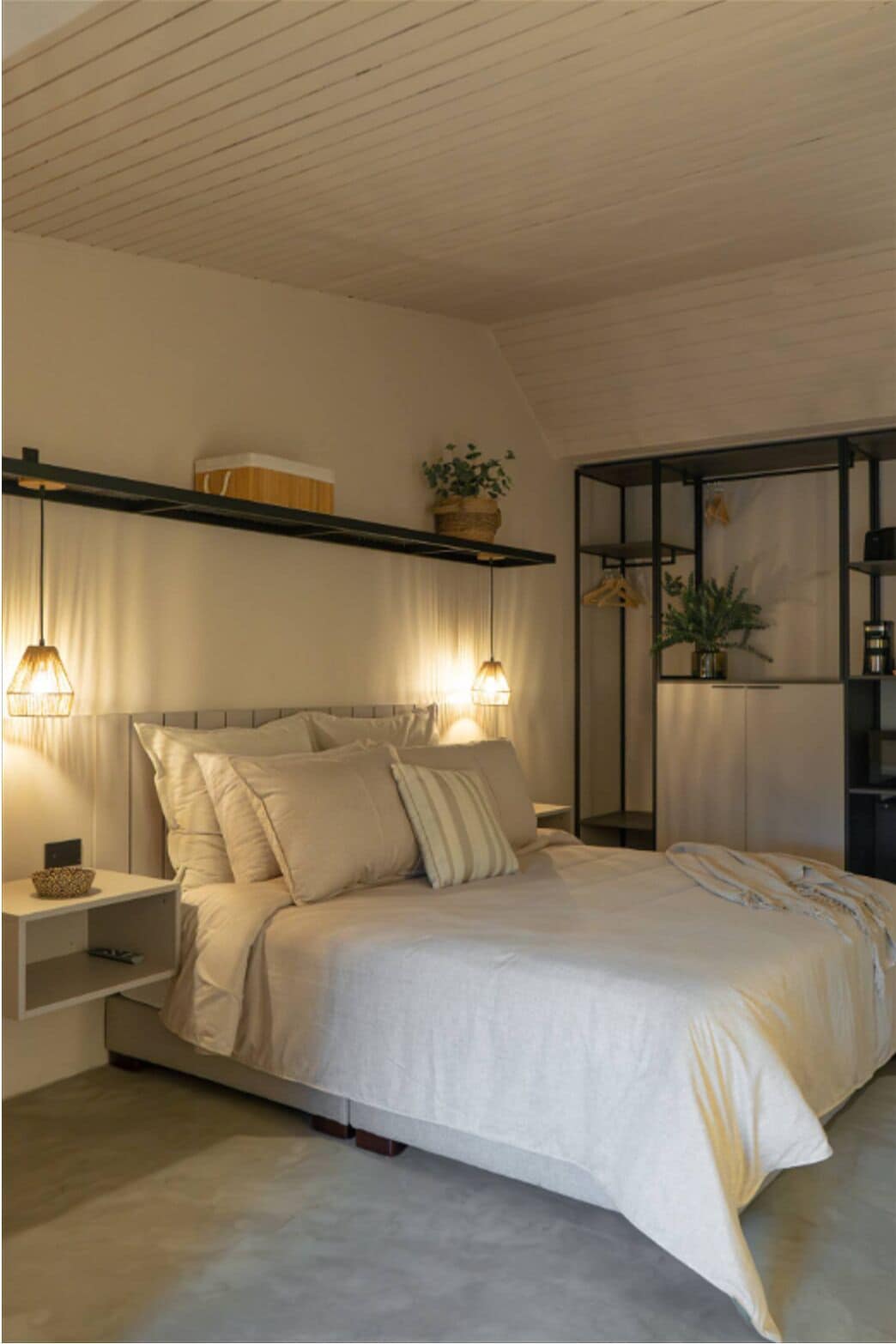 豪華客房 (04) | 迷你吧、免費 Wi-Fi、床單