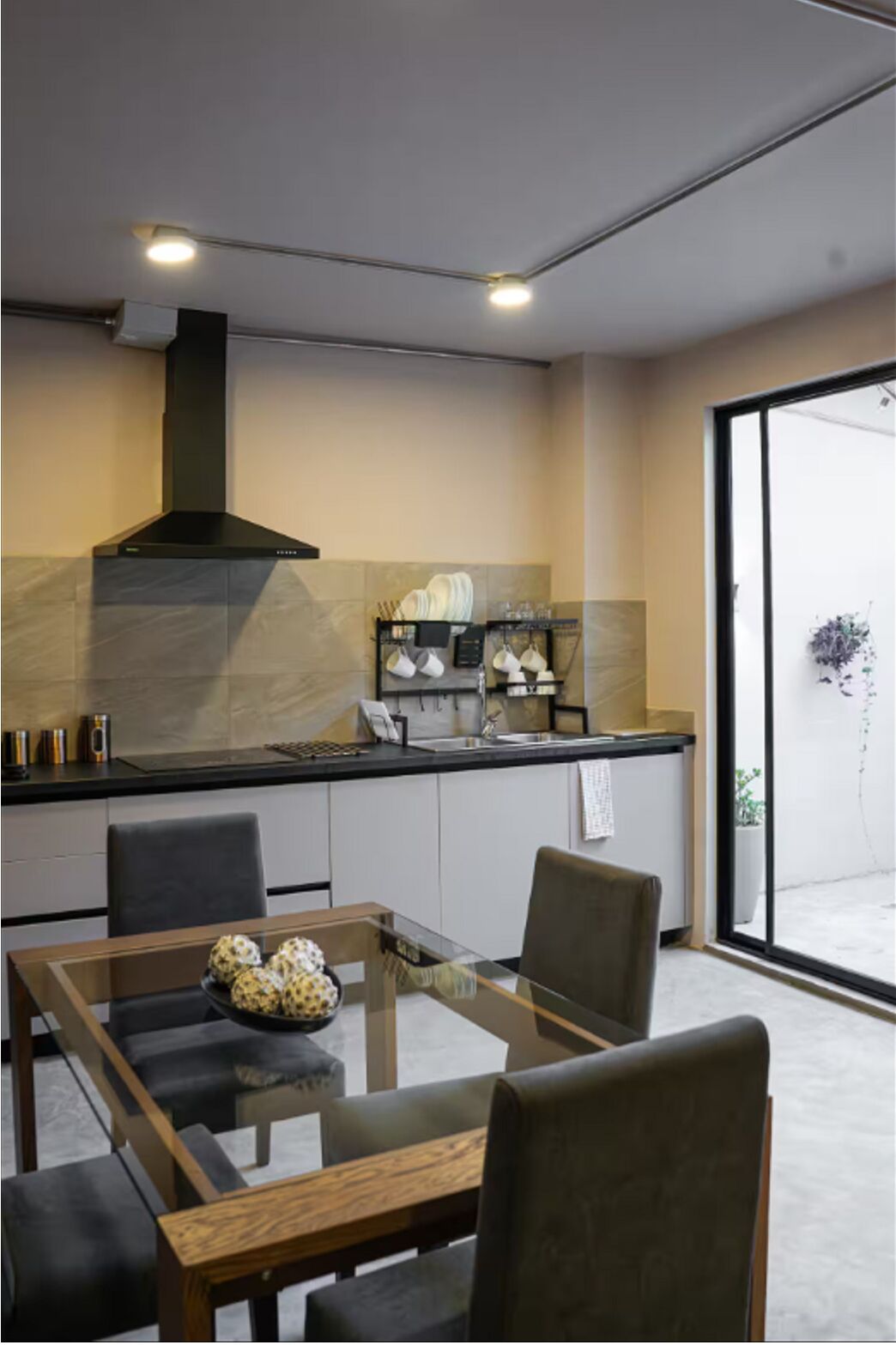 Apartment | Living area | 1-inch TV with digital channels