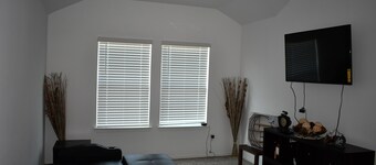 3-bedroom apartment with swimming pool in Spring Texas, 15 mins to the airport!