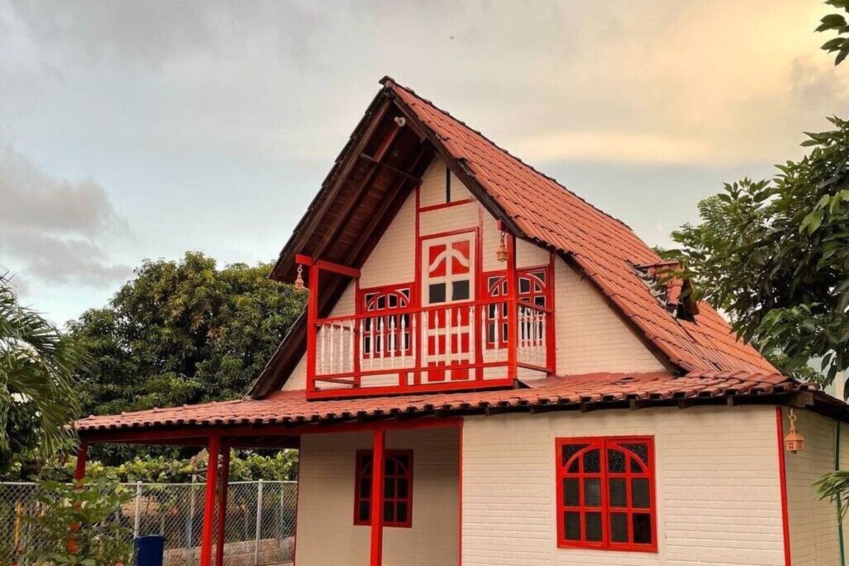 Chalet familiar, balcón, vista al jardín | Insonorización