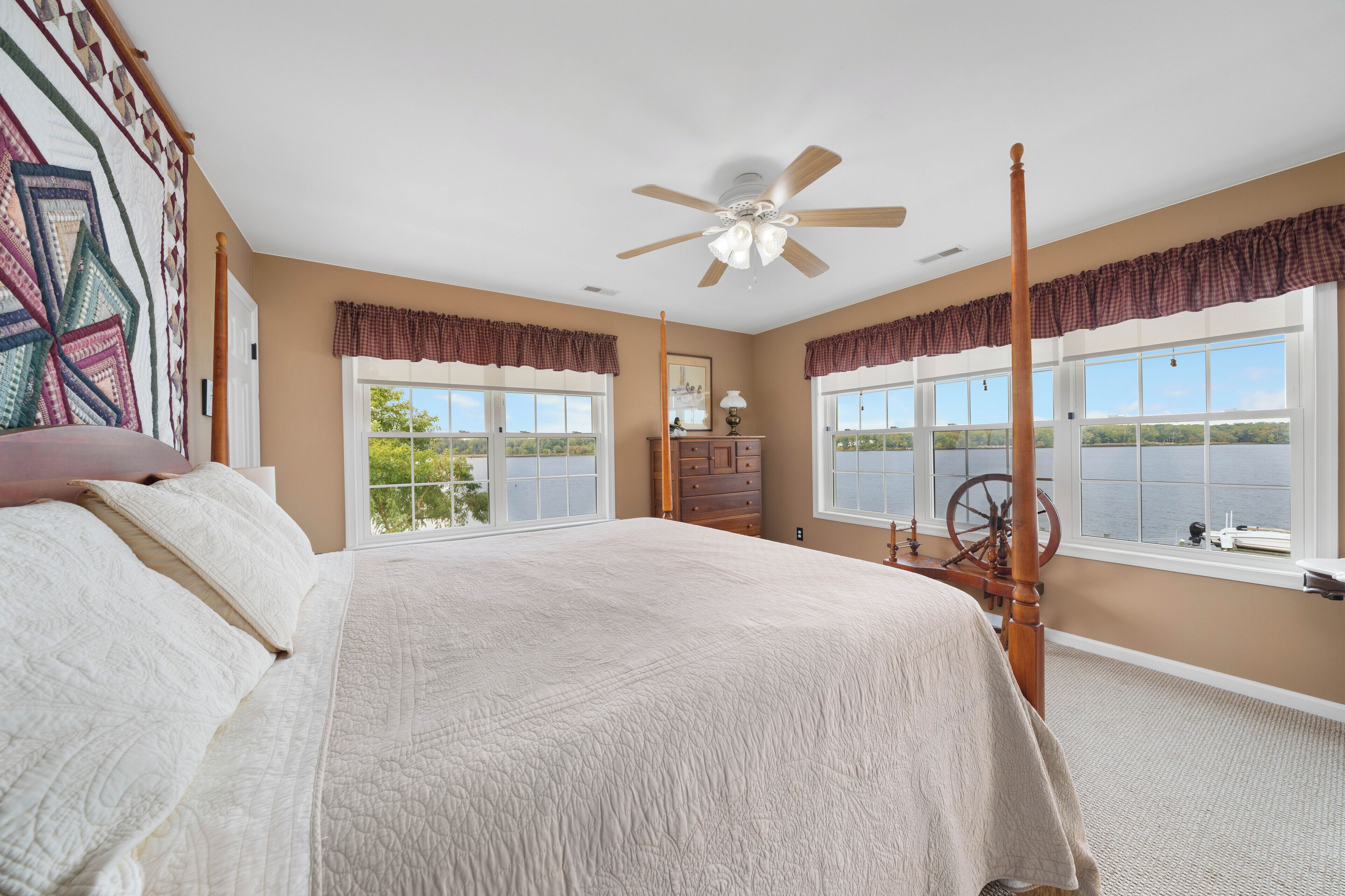 5 bedrooms, free WiFi, bed sheets