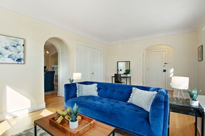 Classic Apartment, 1 Bedroom, Non Smoking | Living area | 55-inch TV with digital channels, streaming services - Elm D2 (Skokie)