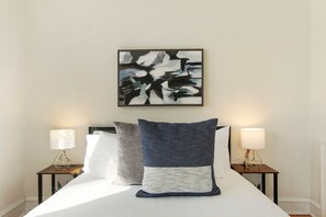 Classic Apartment, 1 Bedroom, Non Smoking | Desk, iron/ironing board, free WiFi - Elm D2 (Skokie)