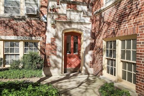 Front of property - Elm D2 (Skokie)