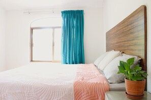 4 bedrooms, WiFi, bed sheets