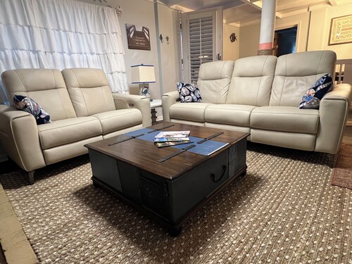 Perfectly located for beach access and walking distance to restaurants and shops