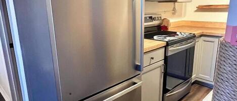 ميكروويف، فرن، موقد طهي مسطح، غسالة أطباق