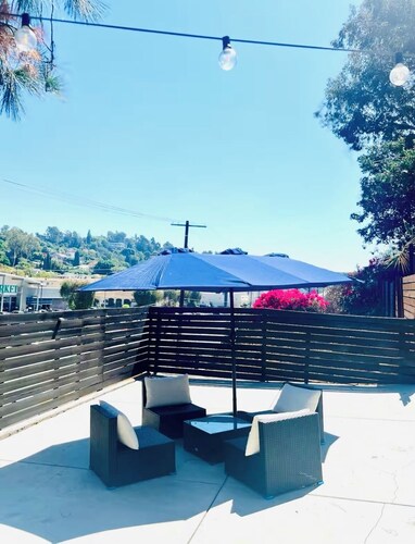Luxury 1BD Silver Lake Retreat. Private Stay in a Prime Location & Mountain View
