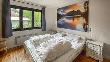 4 Schlafzimmer, Reisekinderbett