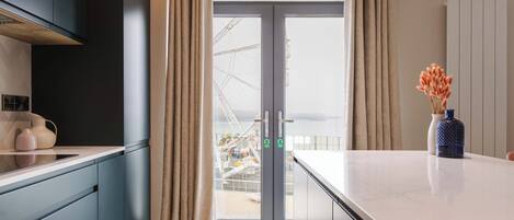 Réfrigérateur, micro-ondes, four, lave-vaisselle