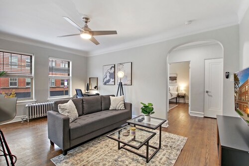Lovely 1BR in Evanston -Elmwood 105