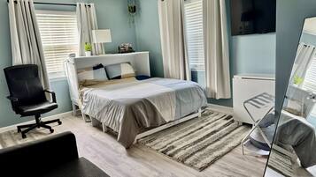 4 bedrooms, iron/ironing board, free WiFi, bed sheets