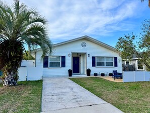 Exterior - Family beach escape - 5 blocks to the sand, near Mayo Clinic, TPC (Jacksonville Beach)