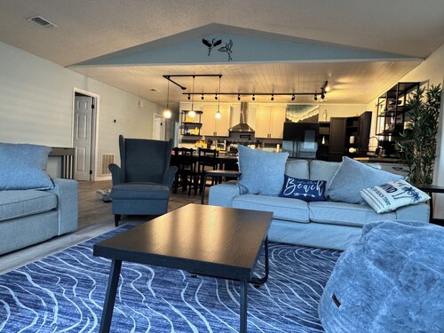 Family escape short walk to the beach close to Mayo Clinic