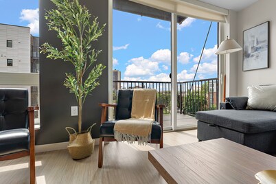Spacious 3-bedroom apartment with AC, WiFi in cool Minneapolis