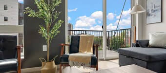 Spacious 3-bedroom apartment with AC, WiFi in cool Minneapolis