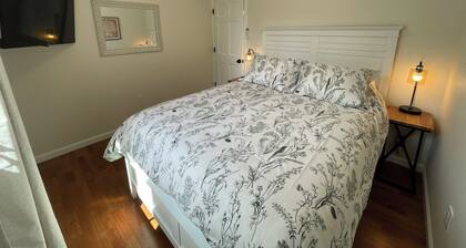 Stretch Out in Style—Near Farmingdale Train and Airport