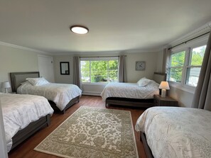 5 bedrooms, iron/ironing board, WiFi, bed sheets