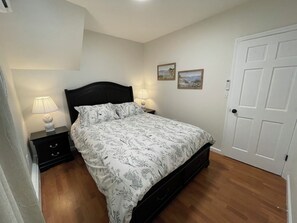 5 bedrooms, iron/ironing board, WiFi, bed sheets