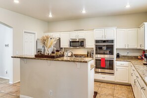 Coffee/tea maker, cookware/dishes/utensils