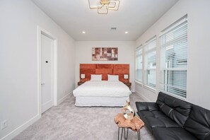 3 chambres, fer et planche à repasser, Wi-Fi, draps fournis