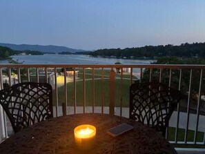 Outdoor dining - #1 SML Lake Escape! Lakeview, Boat, Golf, Beach! (Huddleston)