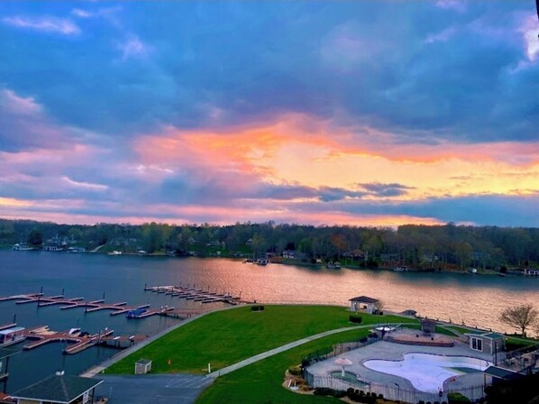 Miscellaneous - #1 SML Lake Escape! Lakeview, Boat, Golf, Beach! (Huddleston)