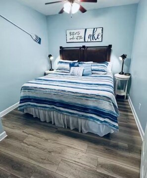 1 bedroom, desk, iron/ironing board, free WiFi - #1 SML Lake Escape! Lakeview, Boat, Golf, Beach! (Huddleston)