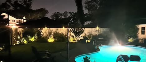 Alberca al aire libre y alberca climatizada