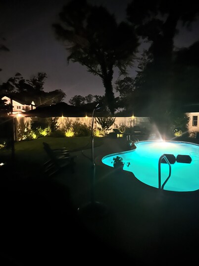 Charming 4-bedroom retreat with pool in lovely Spring Lake free street parking