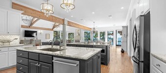 Getaway near Dallas lakefront private pool hot tub golf kayak fishing