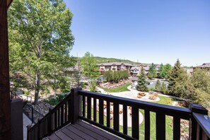 Property grounds - Incredible Location: Sleeps 11, Short drive to Ski, Private Hot Tub, View of Olympic Park! (Park City)