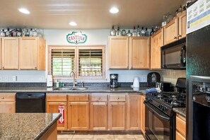 Fridge, microwave, oven, stovetop - Incredible Location: Sleeps 11, Short drive to Ski, Private Hot Tub, View of Olympic Park! (Park City)