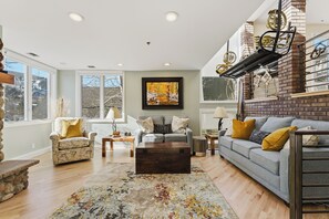 Smart TV, fireplace, books, offices