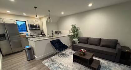 Charming 1-bedroom carriage house apartment with private garage