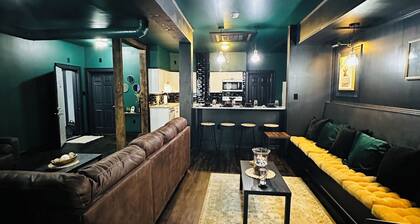The Nightcap - Luxe 2BR - Downtown Williamsport