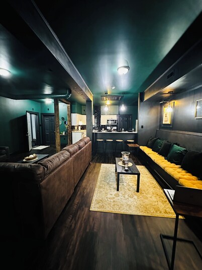 The Nightcap - Luxe 2BR - Downtown Williamsport