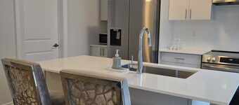 Brand new Modern 4 Bedroom Home in prestigious Oakville community