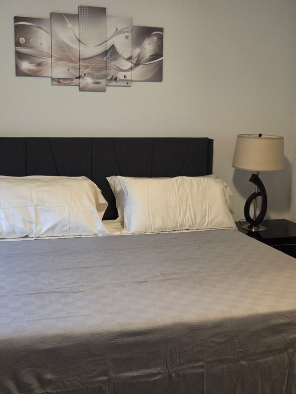 4 bedrooms, iron/ironing board, WiFi, bed sheets