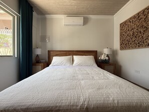 1 bedroom, desk, iron/ironing board, WiFi - Poolside Escape- Mena`s Authentic Wellness Eco (Noord)