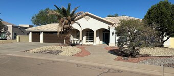 3-Bdrm house on golf course. 20 mins to White Sands NP, 40 mins to Cloudcroft.