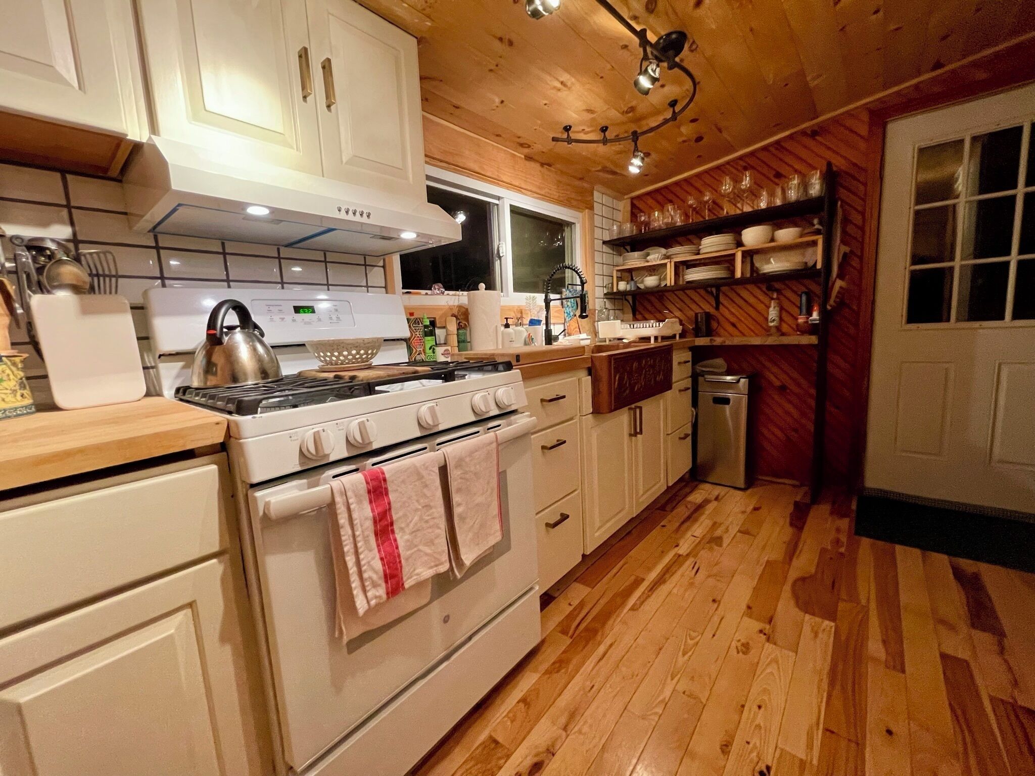 Four à micro-ondes, un four, surface de cuisson