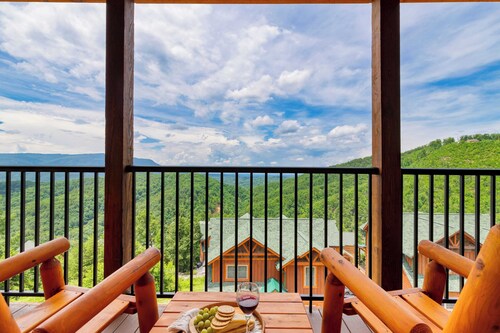All Fun & Games by Avantstay Indoor Pool, Game Room, Theater, Mountain Views Near Pigeon Forge & Dollywood