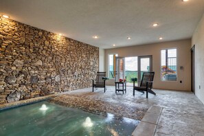 House (6 Bedrooms) | Interior