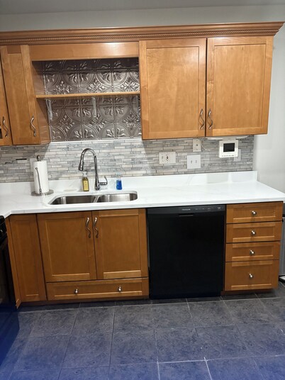 Cozy 3-bedroom condo with AC, WiFi in charming Miller Beach