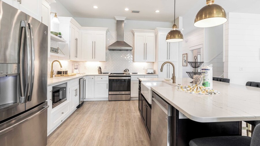 Sleeps 30, 2 Homes Private Pool+hot Tub, Game Room, Outdoor Bar, Walk to Beach