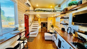 A compact, multi-level cabin with a kitchen, dining area, and a cozy living space. - Couple’s retreat in Tiny Home w soaking tub/beach at Upper Lake (Upper Lake)