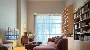 Smart TV, books, music library, stereo