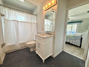 Hair dryer, towels, soap, toilet paper - Hammock Beach Cottage (Palm Coast)