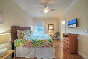 House (6 Bedrooms) | Interior - 2 Homes in Las Palmeras by Avantstay Sleeps 18, Resort Pool + Private Patio Walk to Town, Golf Cart Zone (Port Aransas)